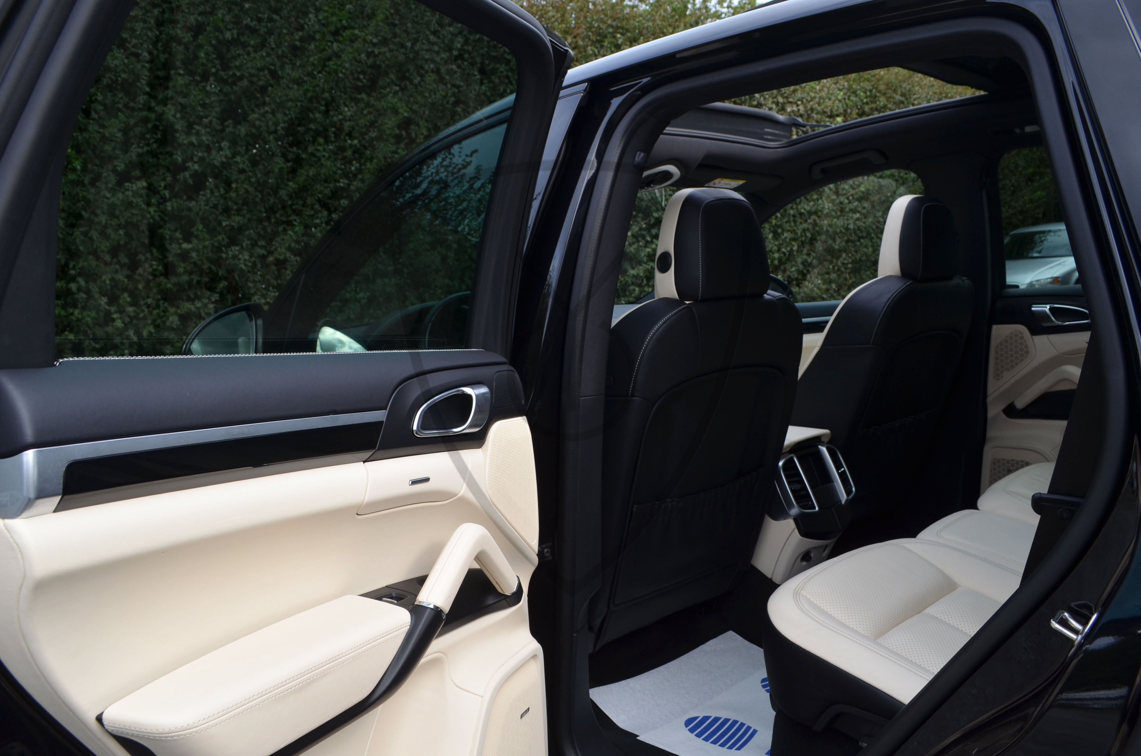 PORSCHE CAYENNE — image 13